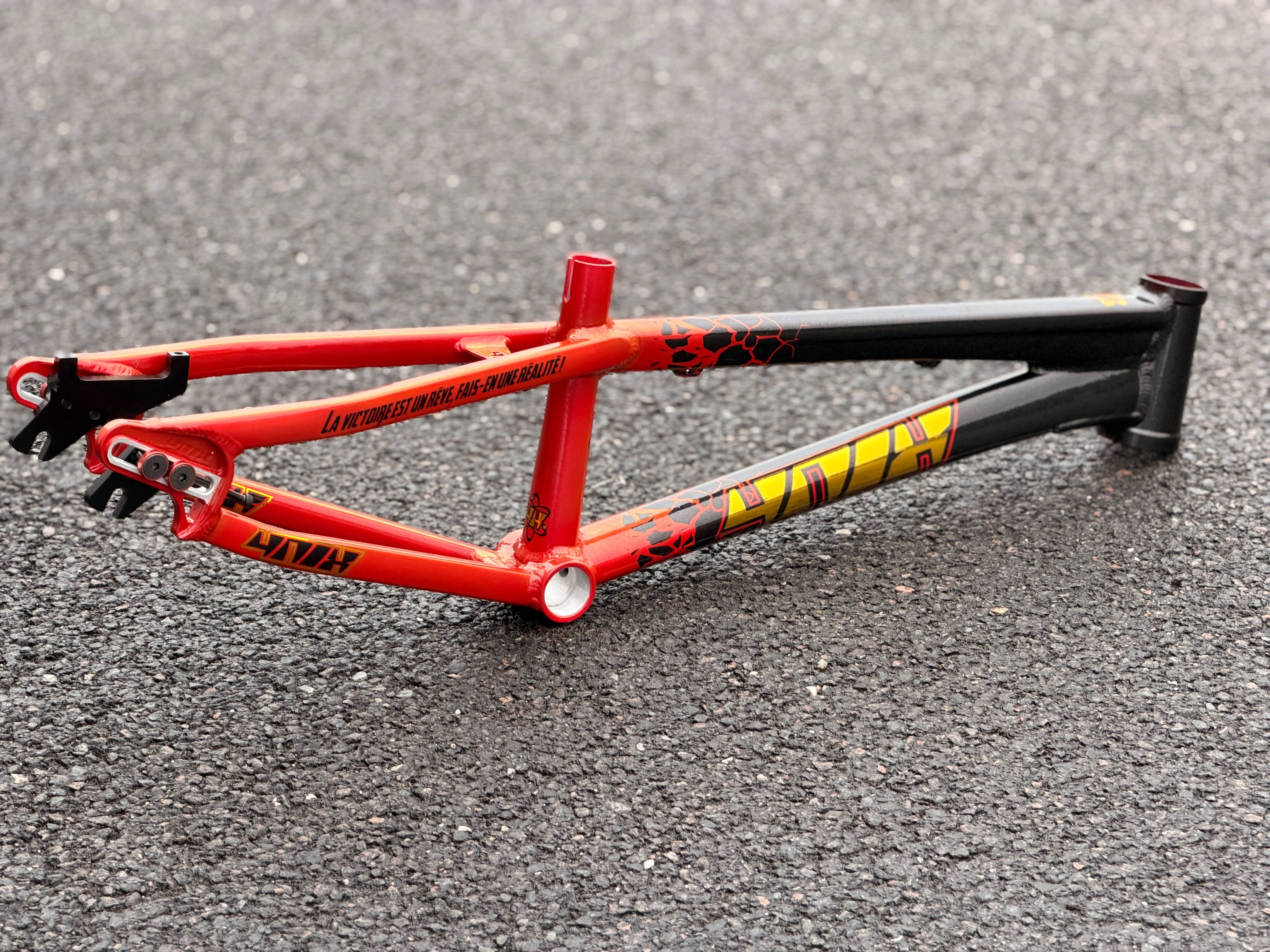 - Cadre Atome EXPERT 19,5 Rouge - Noir