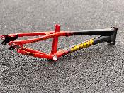 - Cadre Atome EXPERT 19,5 Rouge - Noir